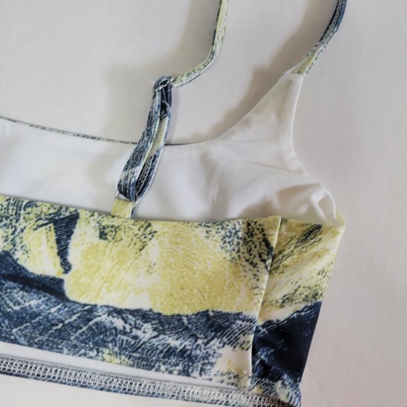 Bikini with Sarong - Picture 11 of 11